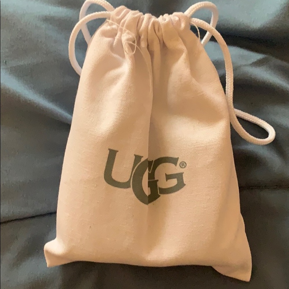 Ugg boots and shoes cleaner